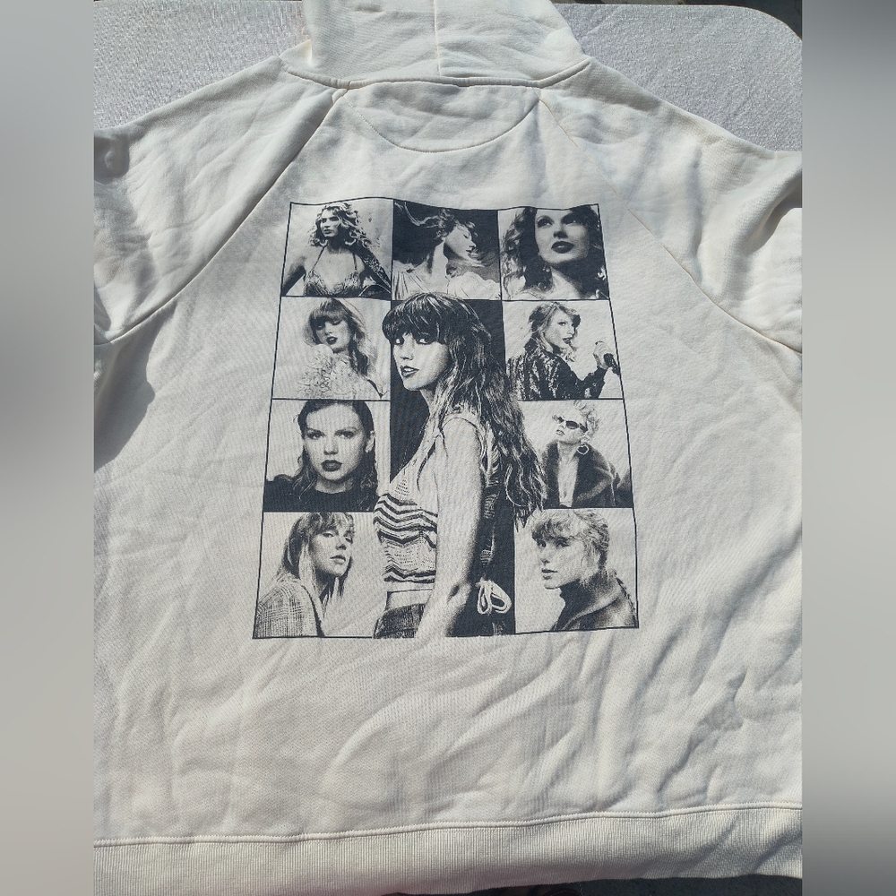 2X Taylor Swift "The Eras Tour" official Merch Hoodie Sweater